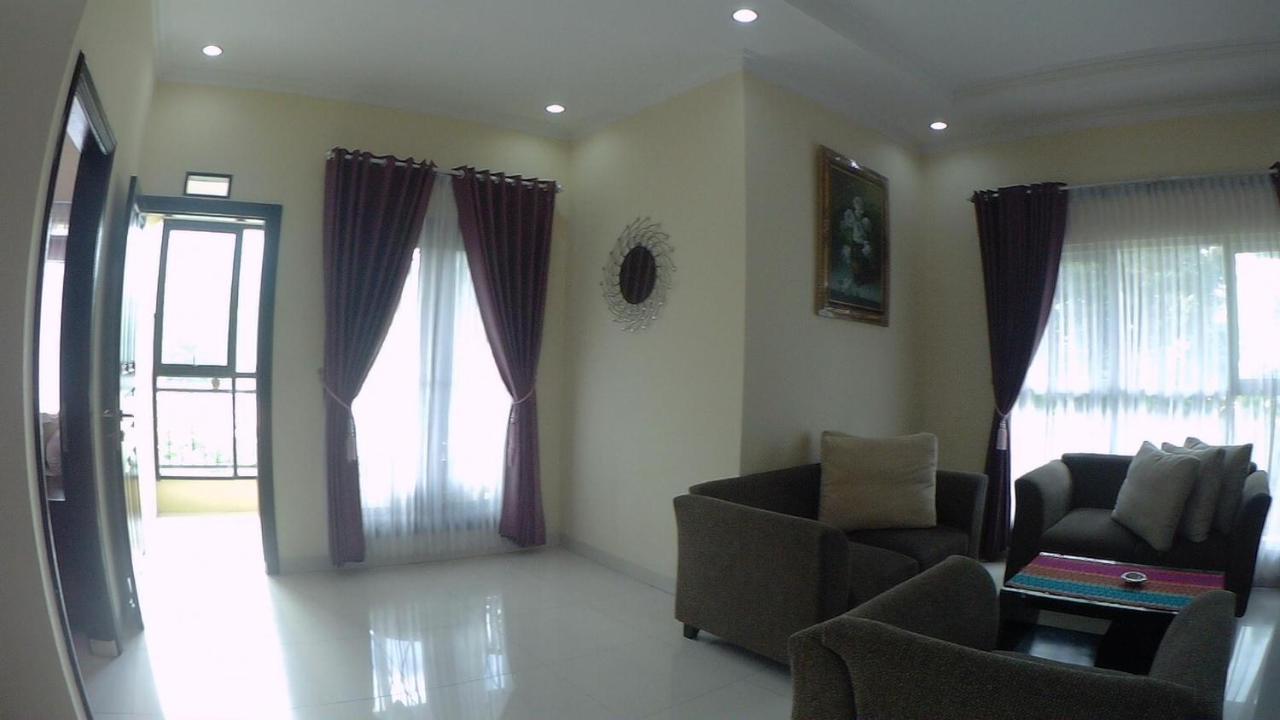 Villa Dira Bogor Exterior photo