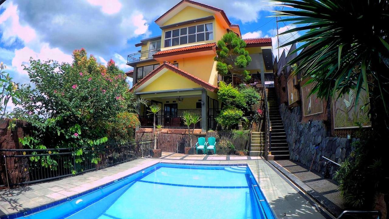 Villa Dira Bogor Exterior photo